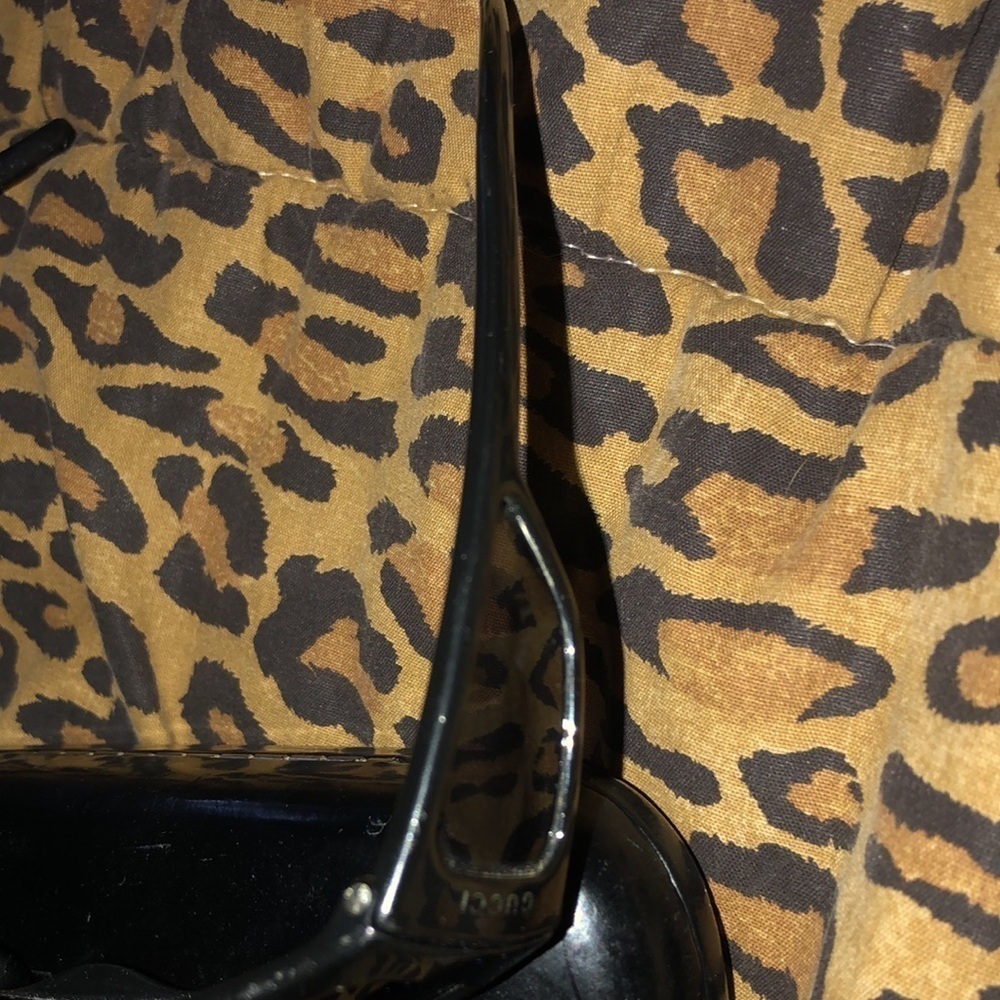 Gucci black sunglasses with side lens for protection great for driving - Picture 2 of 13